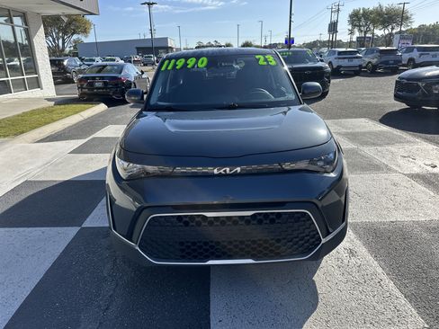 Used 2023 Kia Soul LX image 2