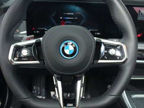 Used 2025 BMW i7 xDrive60 image 15