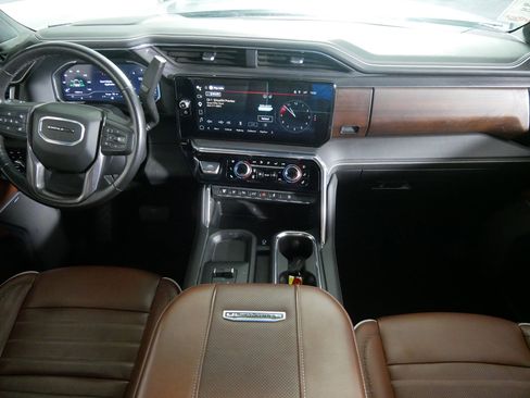 Used 2024 GMC Sierra 2500 Denali Ultimate AWD/4WD image 10