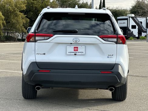 Used 2025 Toyota RAV4 XLE image 5