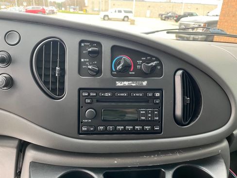 Used 2007 Ford E-350 and Econoline 350 XLT image 17