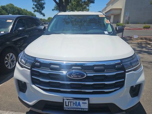 Used 2025 Ford Explorer Active w/ Active Comfort Package RWD image 4