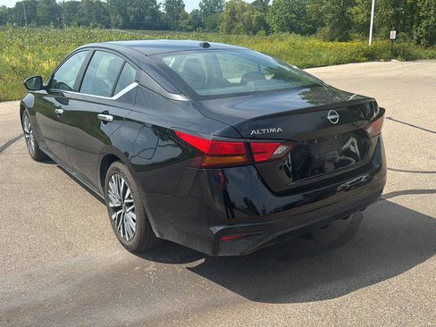 Used 2025 Nissan Altima 2.5 SV FWD image 3