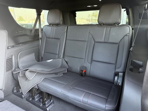 Used 2025 Chevrolet Suburban RST image 11