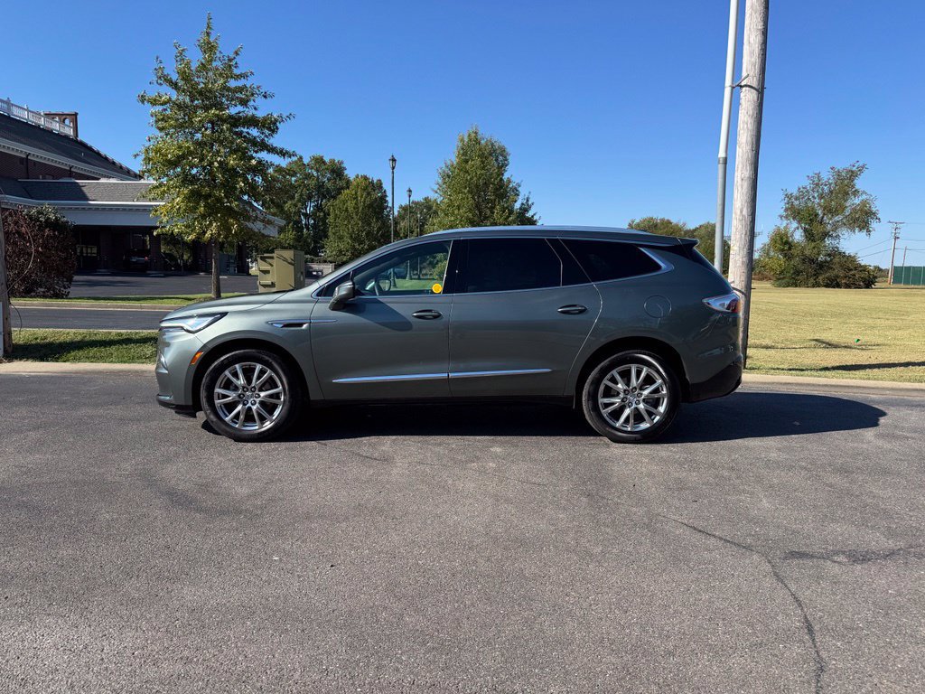 Used 2024 Buick Enclave Essence w/ Experience Buick Package FWD image 6