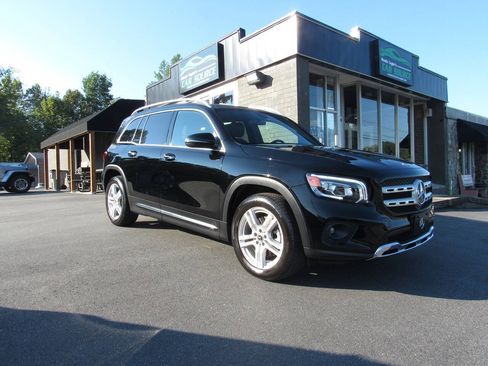 Used 2023 Mercedes-Benz GLB 250 4MATIC image 2