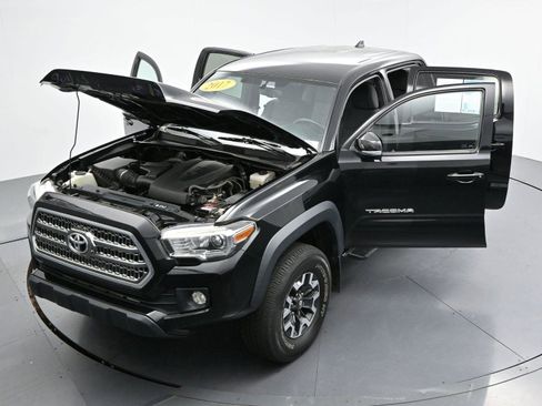 Used 2017 Toyota Tacoma TRD Off-Road AWD/4WD image 40
