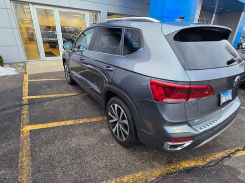 Used 2022 Volkswagen Taos SE image 3