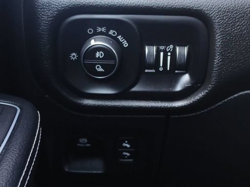 Used 2024 RAM 1500 Laramie AWD/4WD image 12