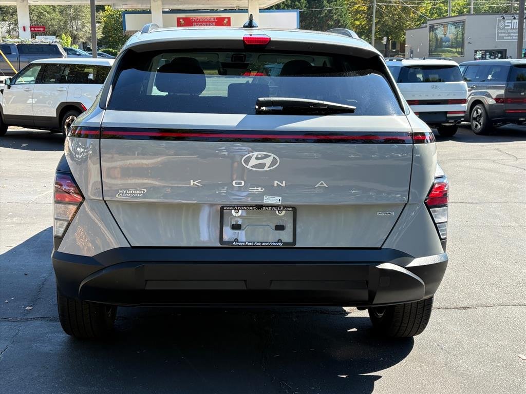 Certified 2025 Hyundai Kona SEL AWD/4WD image 5