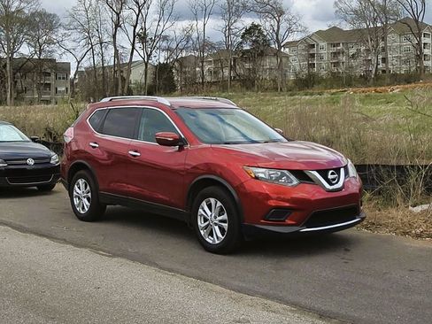 Used 2015 Nissan Rogue SV image 1