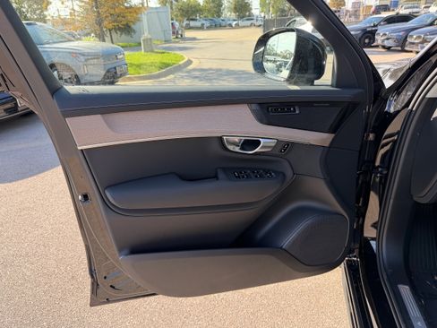 New 2026 Volvo XC90 T8 Plus image 18