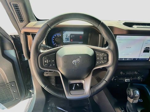 Used 2023 Ford Bronco Outer Banks w/ Sasquatch Package AWD/4WD image 10