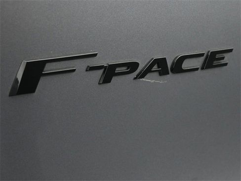 Used 2023 Jaguar F-PACE R-Dynamic S image 10