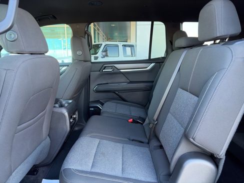 Used 2025 GMC Acadia Elevation image 12