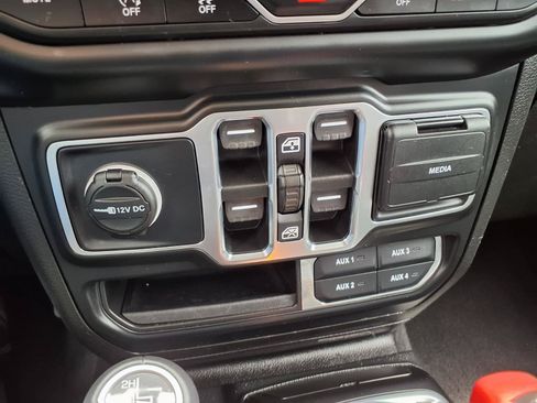 Used 2021 Jeep Gladiator Overland AWD/4WD image 10