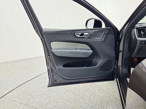 Used 2022 Volvo XC60 B6 R-Design w/ Advanced Package image 25