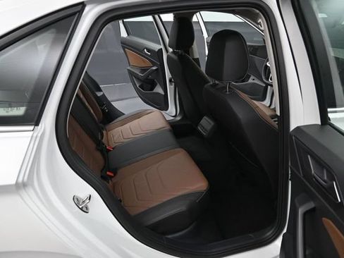 Used 2025 Volkswagen Jetta SEL FWD image 33