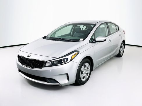 Used 2017 Kia Forte LX FWD image 3