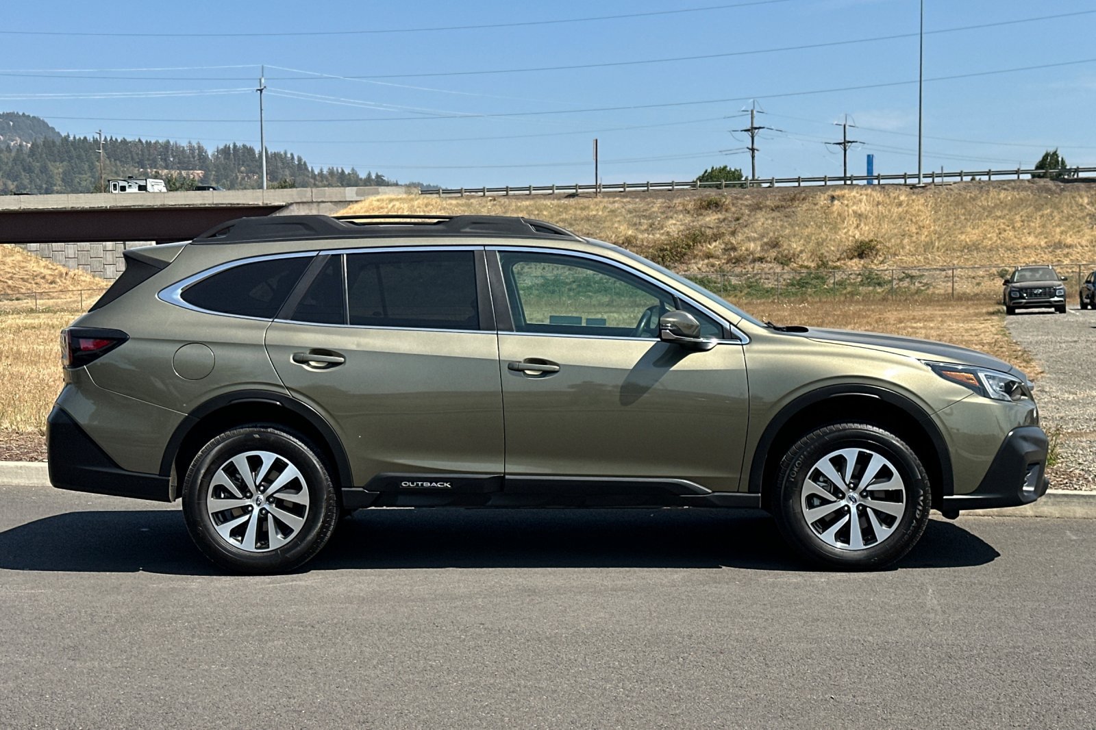 Used 2022 Subaru Outback Premium AWD/4WD image 2