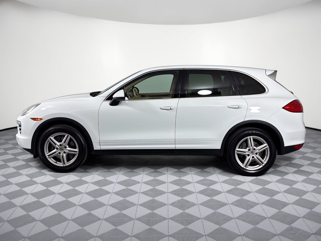 Used 2014 Porsche Cayenne Platinum Edition AWD/4WD image 2