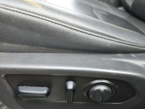 Used 2021 Chevrolet Silverado 1500 LT Trail Boss w/ Convenience Package II image 6