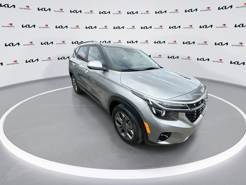 Certified 2024 Kia Seltos S image 2