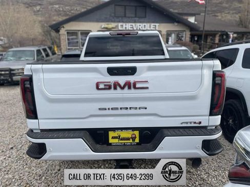Used 2025 GMC Sierra 2500 AT4 image 5
