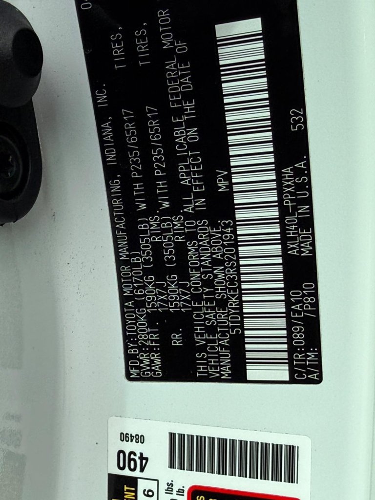 Used 2024 Toyota Sienna XLE FWD image 32
