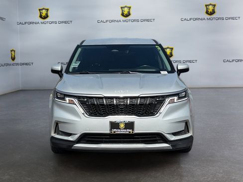 Used 2022 Kia Carnival LX image 7