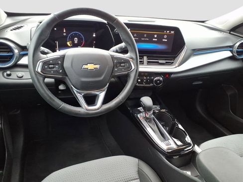 Certified 2024 Chevrolet Trax LT w/ Driver Confidence Package image 12