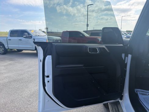 Certified 2025 Ford Bronco Outer Banks w/ Sasquatch Package AWD/4WD image 9
