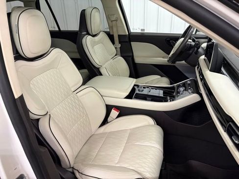 Used 2020 Lincoln Aviator Black Label w/ Dynamic Handling Package image 40