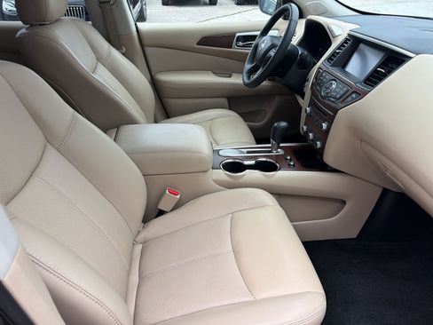 Used 2019 Nissan Pathfinder Platinum w/ Cargo Package FWD image 24