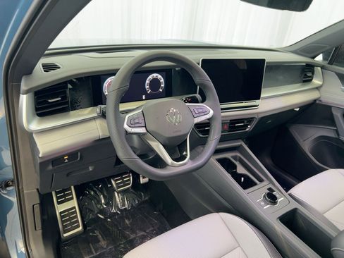 New 2026 Volkswagen Tiguan SE R-Line image 4