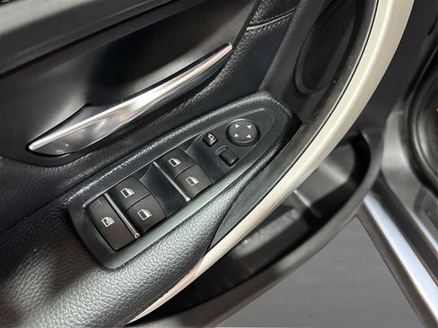 Used 2018 BMW 320i xDrive 320i xDrive image 29