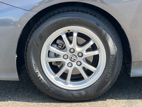 Certified 2017 Toyota Prius Prime Advanced FWD image 31