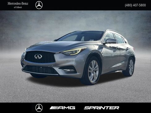 Used 2017 INFINITI QX30 Premium w/ Navigation Package FWD image 1