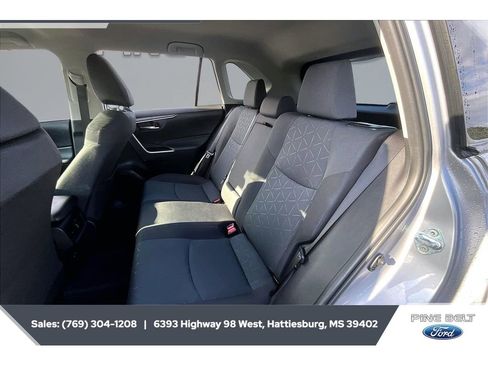 Used 2024 Toyota RAV4 XLE AWD/4WD image 19