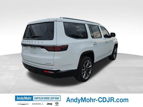 Used 2023 Jeep Wagoneer Series III w/ Premium Group I AWD/4WD image 5