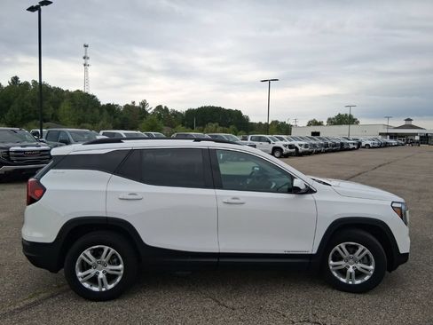 Used 2022 GMC Terrain SLE w/ Driver Convenience Package AWD/4WD image 9
