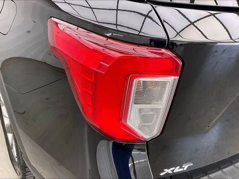 Used 2022 Ford Explorer XLT w/ Equipment Group 202A AWD/4WD image 26