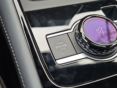 New 2026 Volkswagen Tiguan SEL R-Line AWD/4WD image 18