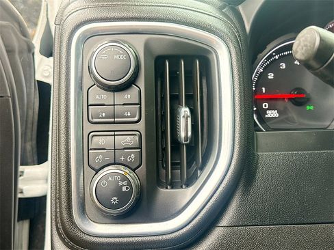 Used 2022 Chevrolet Silverado 1500 LT Trail Boss w/ Convenience Package II image 10