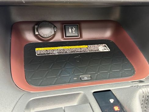 Used 2019 Toyota RAV4 Limited w/ Advanced Technology Package AWD/4WD image 25