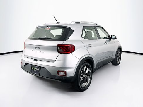 Used 2025 Hyundai Venue SEL FWD image 9