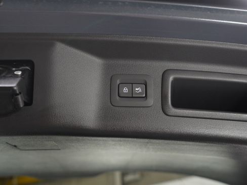 Certified 2025 MAZDA CX-70 Plug-In Hybrid w/ Premium Pkg image 17