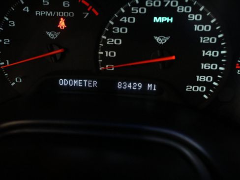 Used 2000 Chevrolet Corvette Coupe w/ Memory Pkg RWD image 68