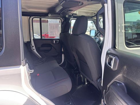 Used 2023 Jeep Wrangler Unlimited Rubicon w/ Cold Weather Group AWD/4WD image 13