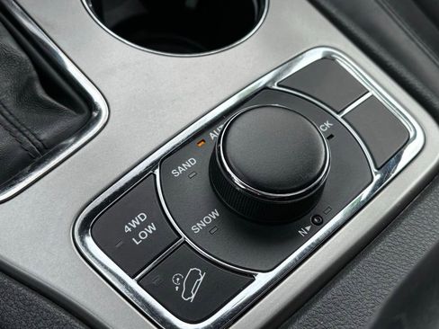 Used 2020 Jeep Grand Cherokee Limited image 24